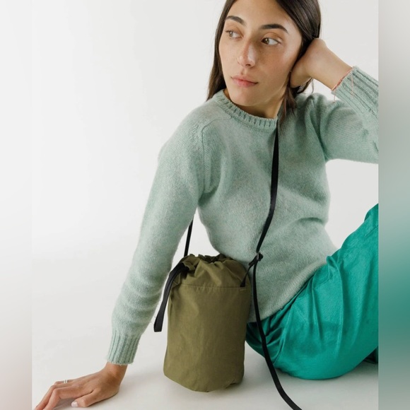 BAGGU Handbags - NWOT Baggu medium nylon bucket bag